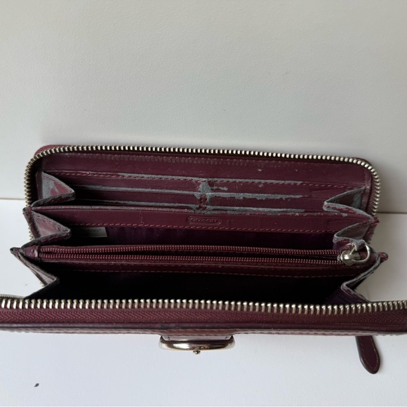 Coach Signature Jacquard Buckle Wallett​ - Picture 4 of 9